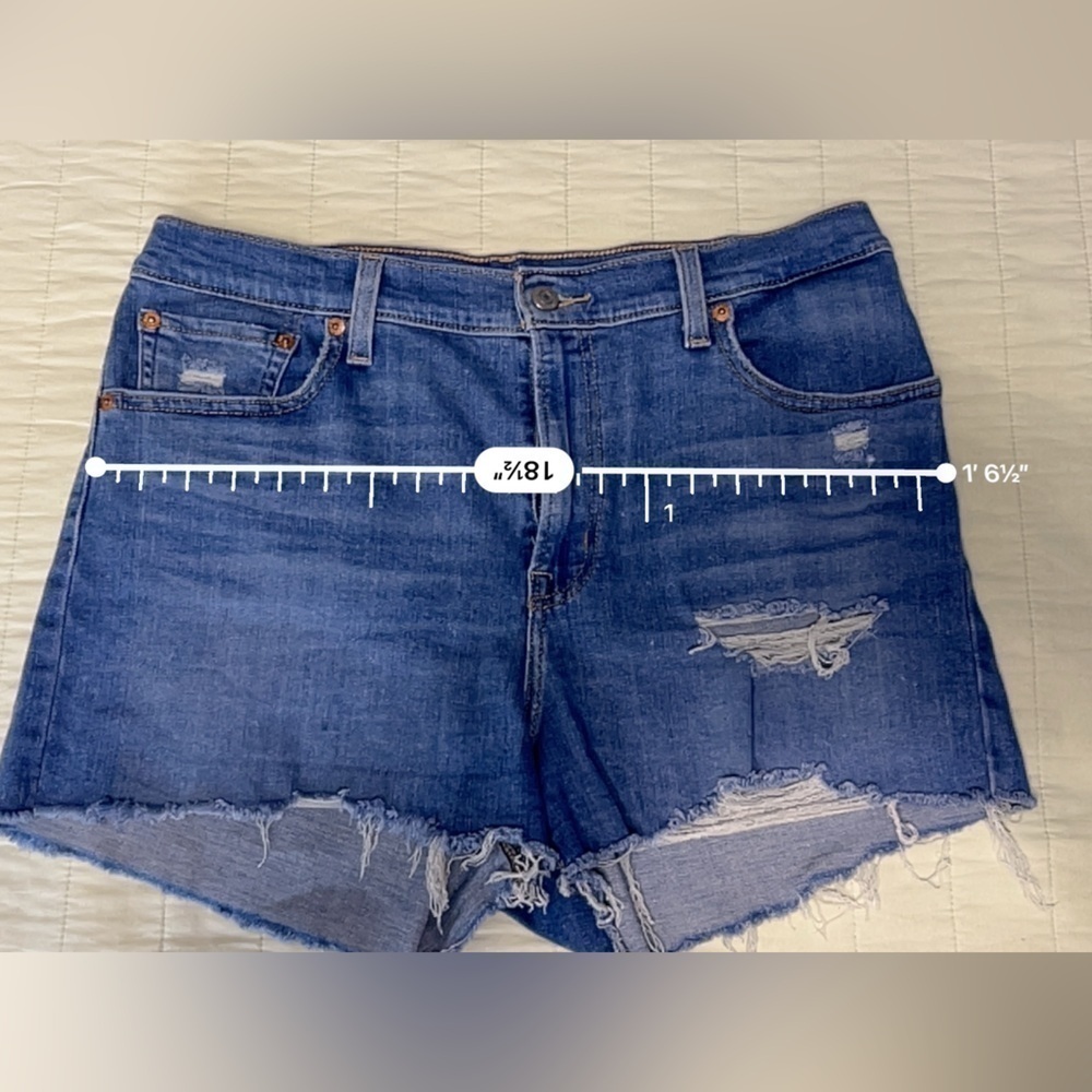 Women’s distressed Levi’s high rise denim shorts size 32 - Picture 3 of 8